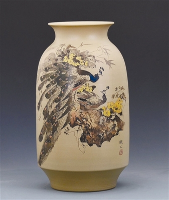 個(gè)舊藝術(shù)家“紅河名匠”何眠人 執(zhí)著追求2毫米，一把刻刀繪鄉(xiāng)愁